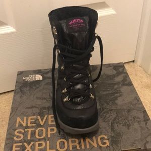 Women’s thermal all lace boot